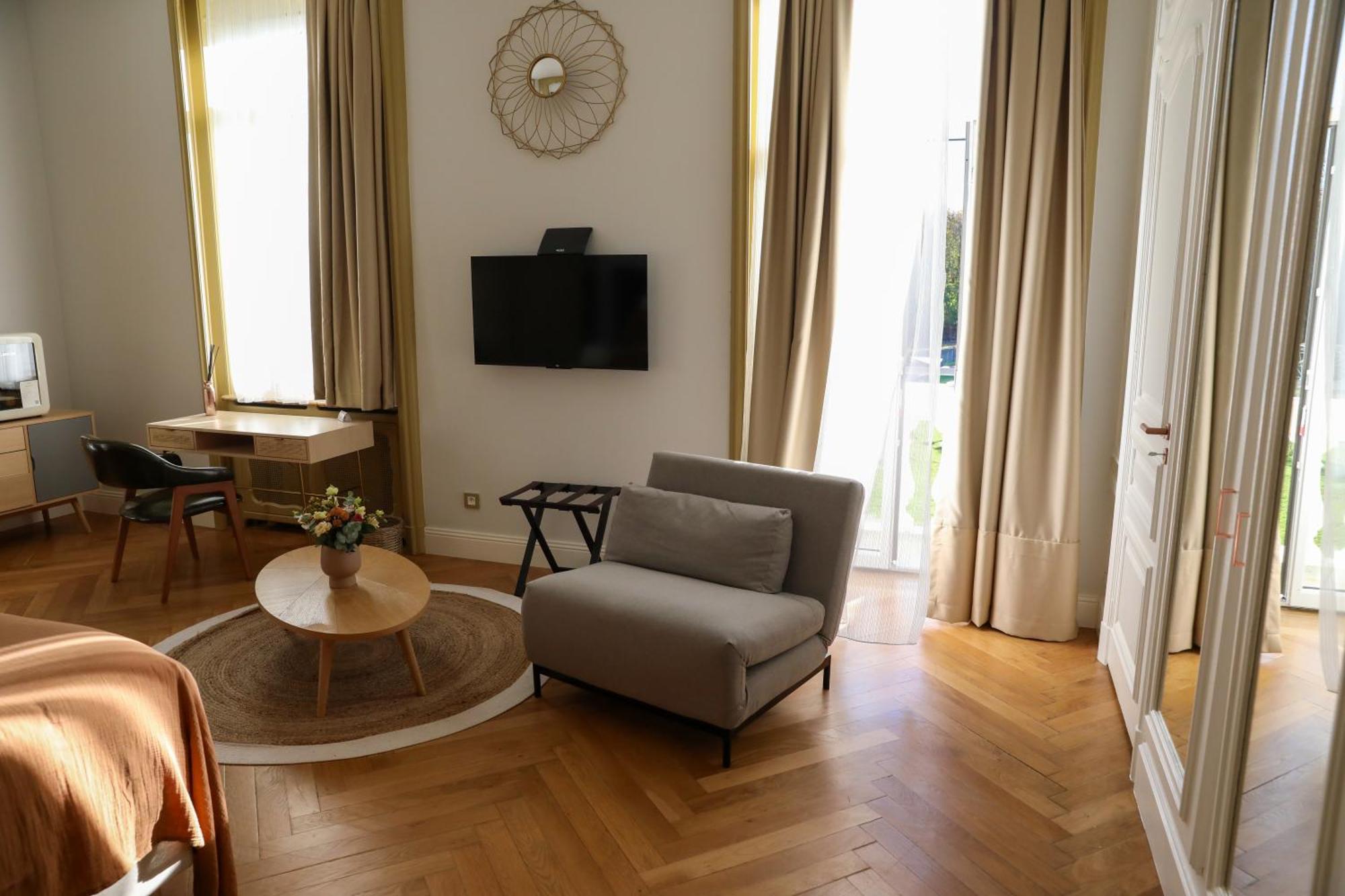 Hotel Sequoias Golf & Ressort à Ruy-Montceau Extérieur photo